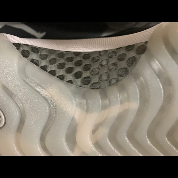 Size 10 Jordan 11 25th Anniversary - Picture 5 of 5
